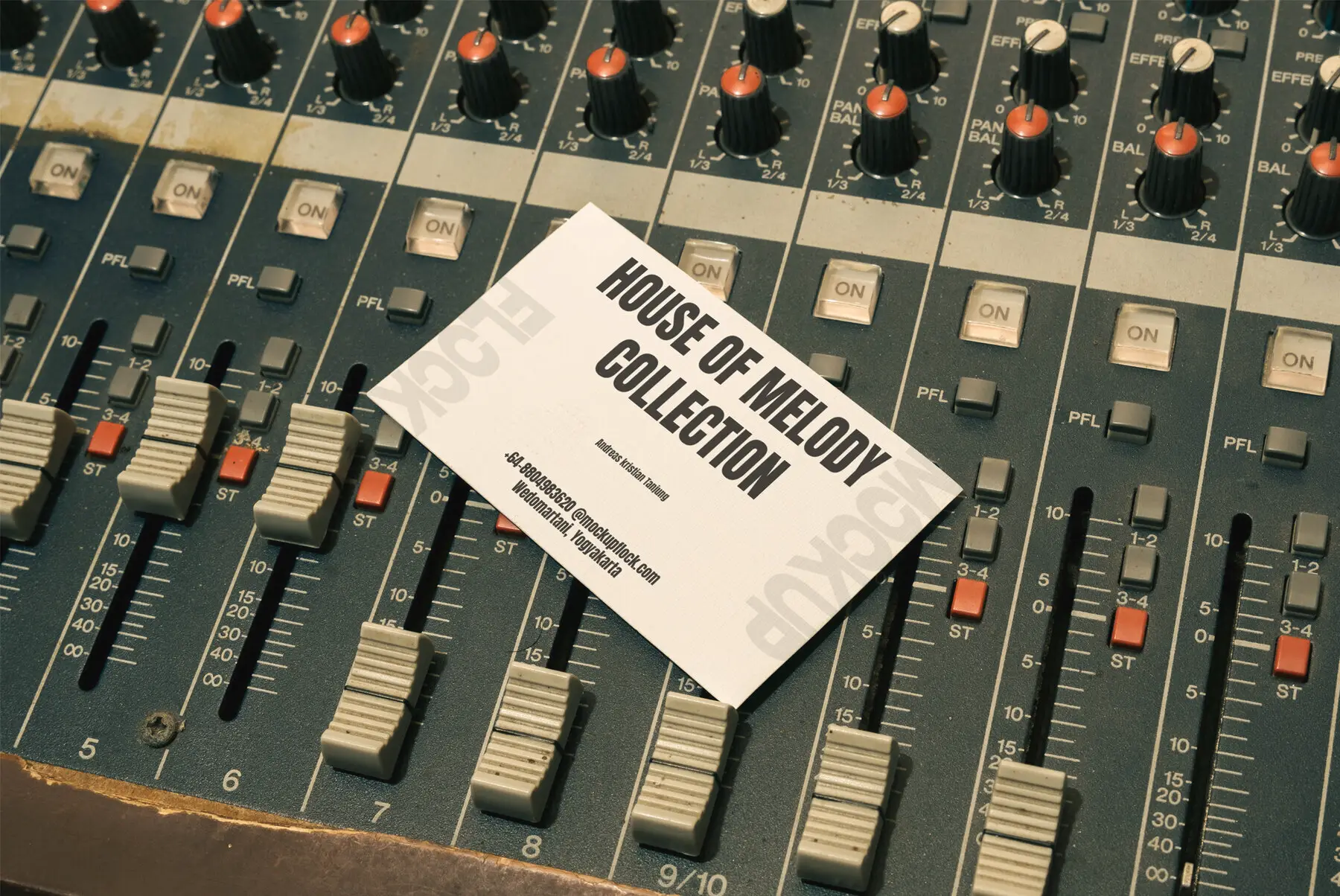 HOM Business Card 17 Mockup