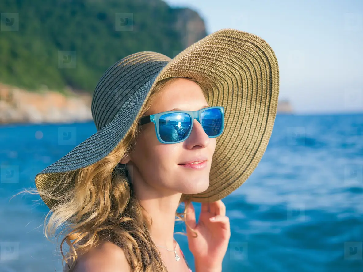 A Girl In Sunglasses And A Hat On The Beach Photo (108929