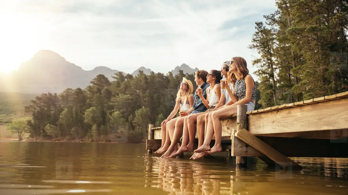 Friends Hanging Out At The Lake Photo (121558) - YouWorkForThem, image size:1184x666