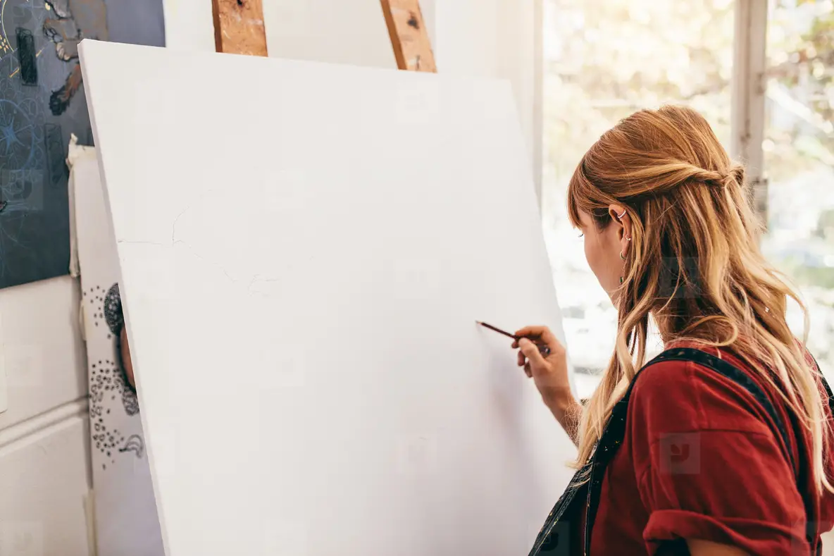 Female Artist Drawing On Canvas Photo (128819) - YouWorkForThem, image size:1184x789