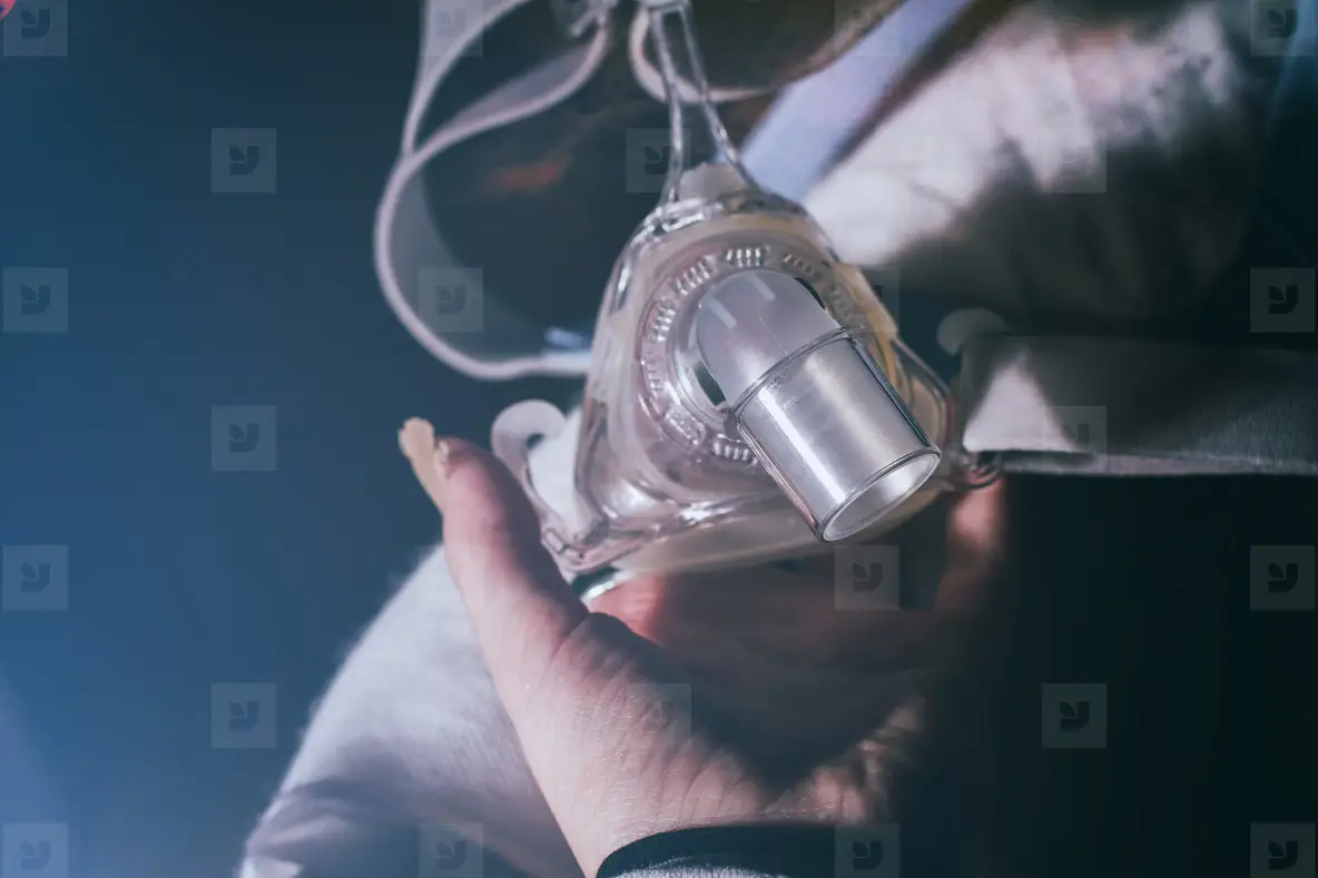 Hold Mask O2 Hand Holding Oxygen Mask Photo (152448) - YouWorkForThem