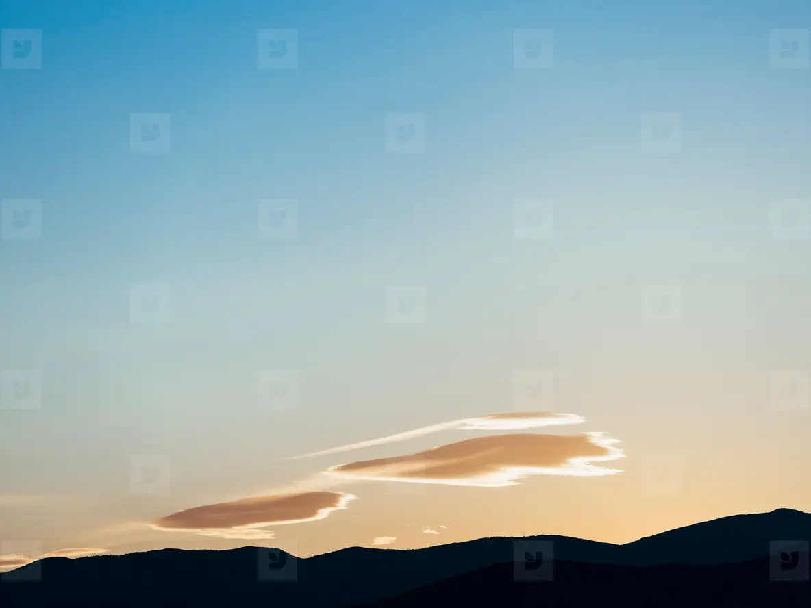 Ethereal Cloud Formations In Clear Sunset Sky Photo (218368) -  YouWorkForThem, image size:1184x888