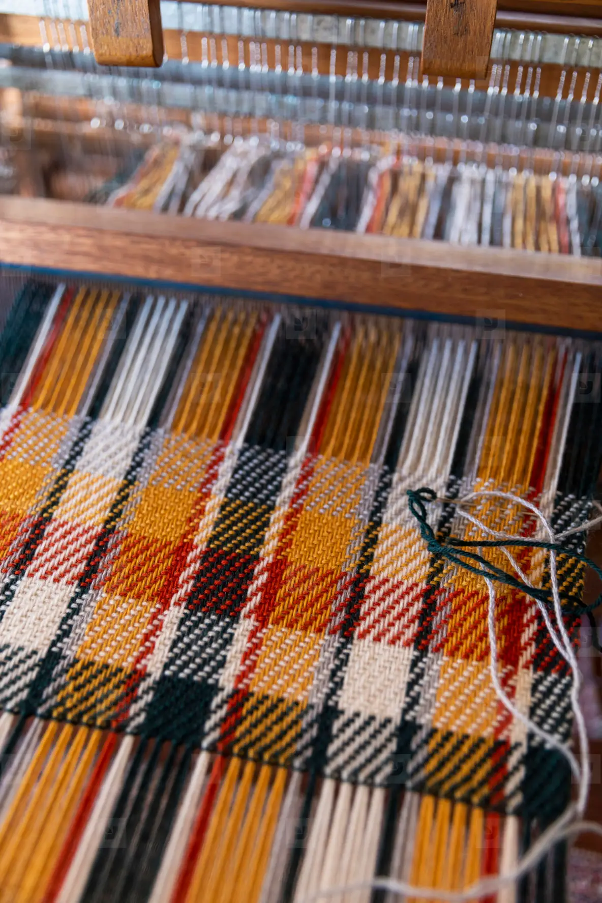 Plaid pattern forming on loom