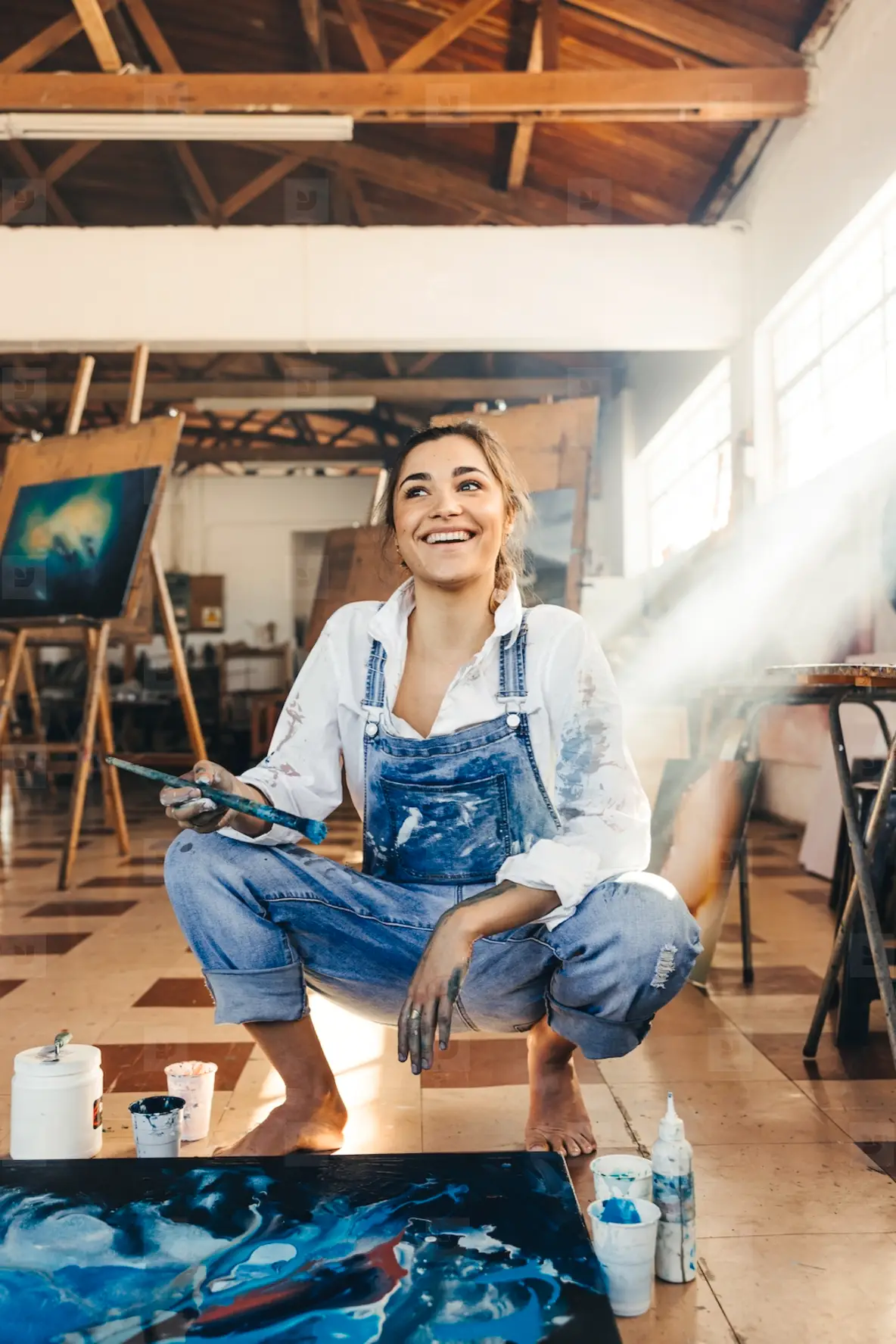 Inspired Young Artist Looking Away With A Smile Photo (249234) -  YouWorkForThem, image size:1184x1775