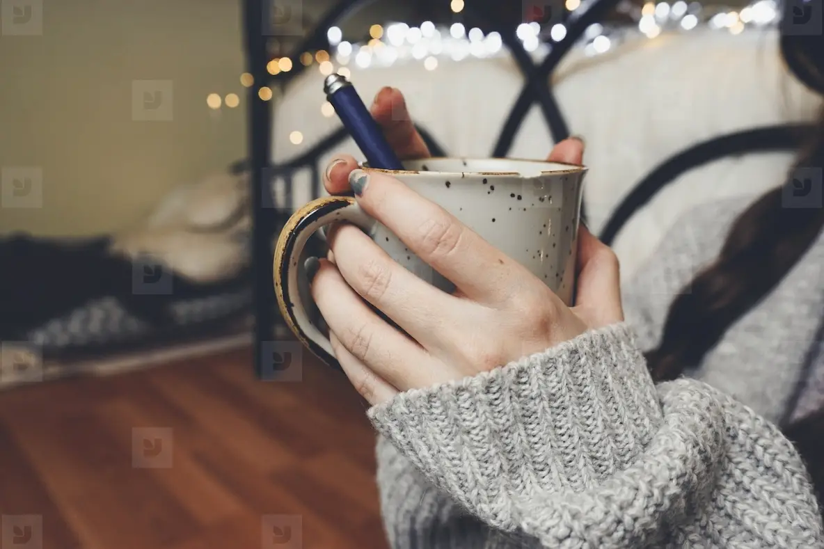 Woman Hands Holding A Warm Cup Of Coffee Photo (250517) - YouWorkForThem
