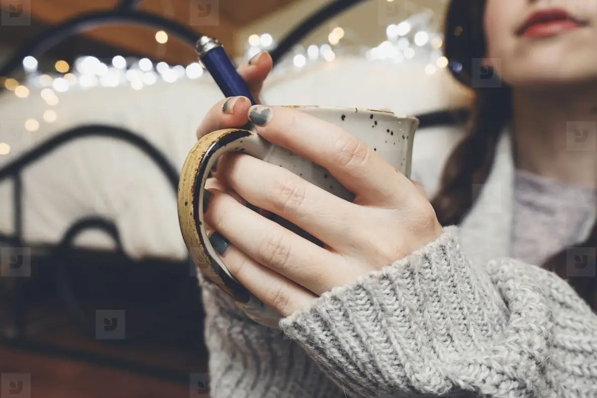 Woman Hands Holding A Warm Cup Of Coffee Photo (250518) - YouWorkForThem