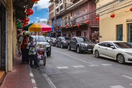 BANGKOK  THAILAND   AUGUST 19  2025  Song Wat road  a new touri