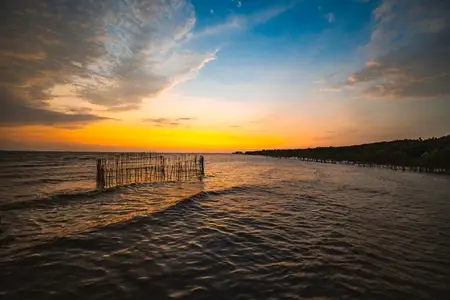 Picture of the atmosphere of the sea in the evening  the light a