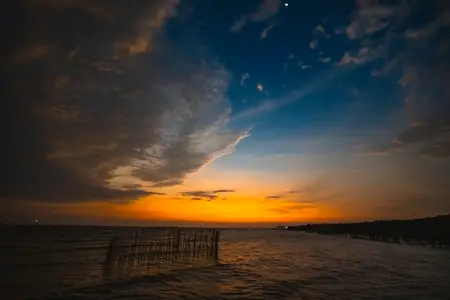 Picture of the atmosphere of the sea in the evening  the light a