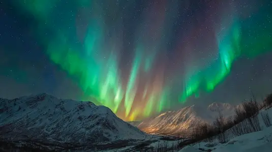 Northern lights dancing in night sky over snow covered mountains create breathtaking view of nature beauty Northern lights dancing in night sky over snow covered mountains create breathtaking view of nature beauty